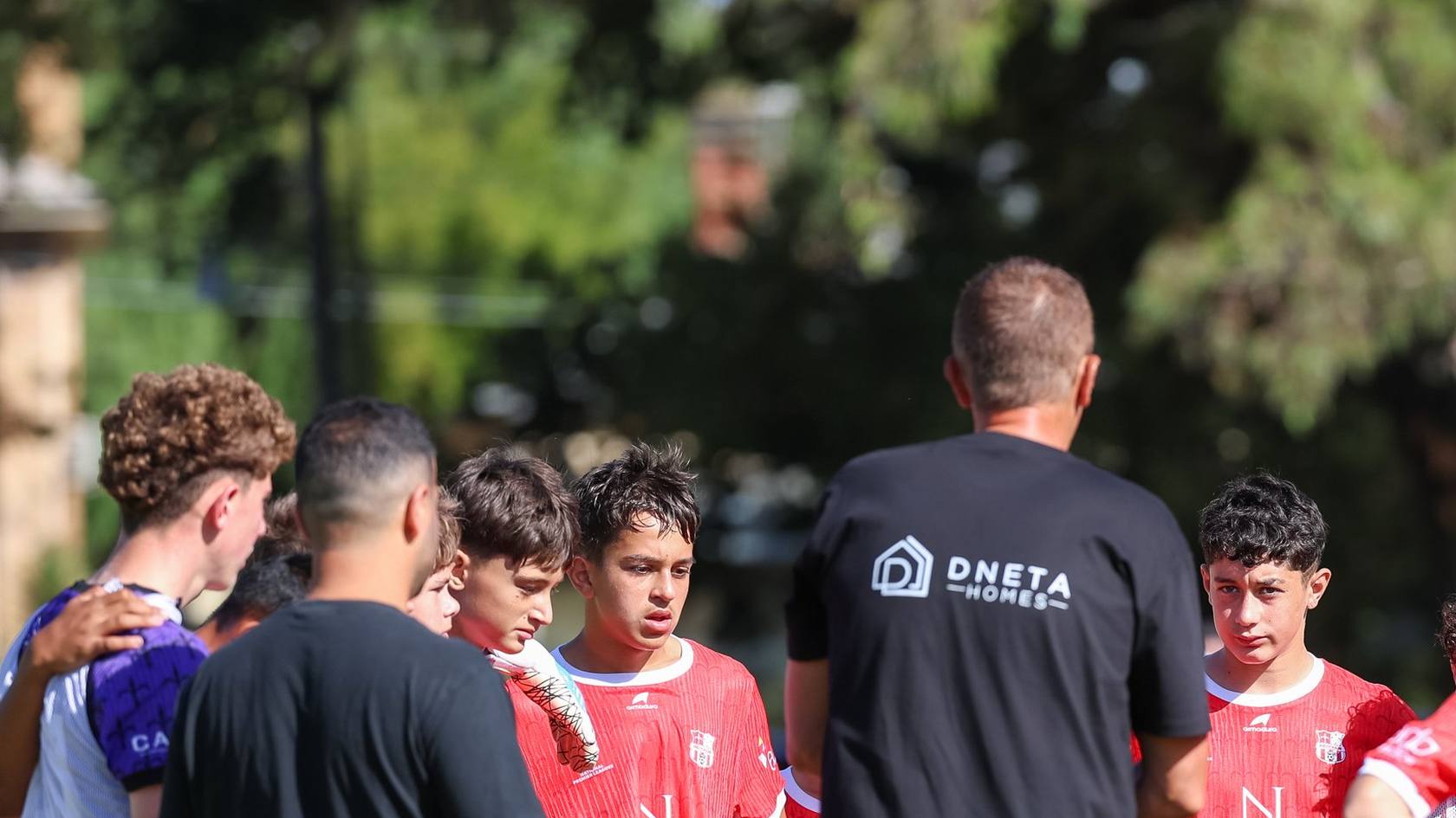 Essendon Royals BVYPL players in a team talk